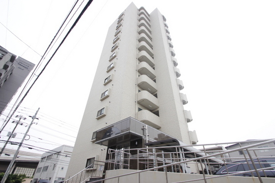 広島市南区宇品東のアパートの建物外観
