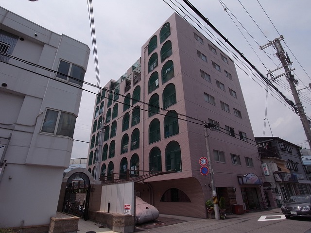 西宮市野間町のマンションの建物外観