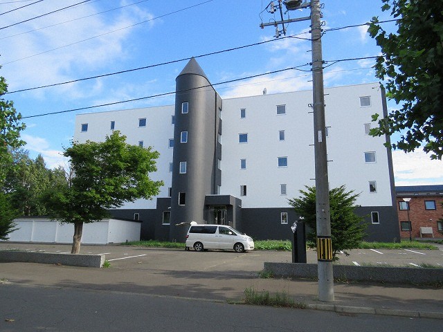 札幌市東区北二十七条東のマンションの建物外観