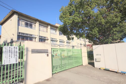 【シオン平城山の小学校】