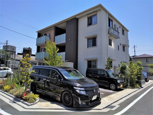 【松山市南江戸のマンションの建物外観】