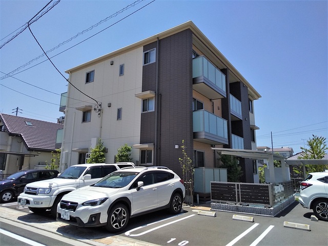 【松山市南江戸のマンションの建物外観】