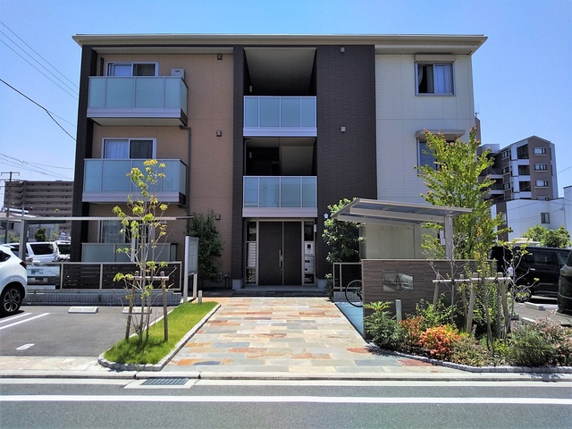 【松山市南江戸のマンションの建物外観】