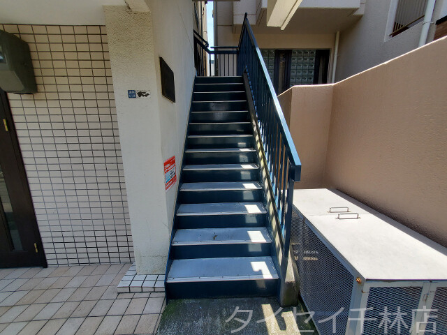 【守口市京阪本通のマンションのエントランス】