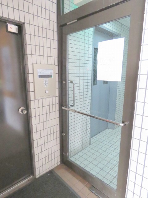 【札幌市中央区北一条西のマンションのエントランス】