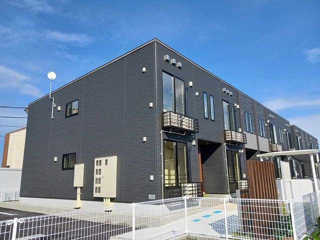 高岡市野村のアパートの建物外観