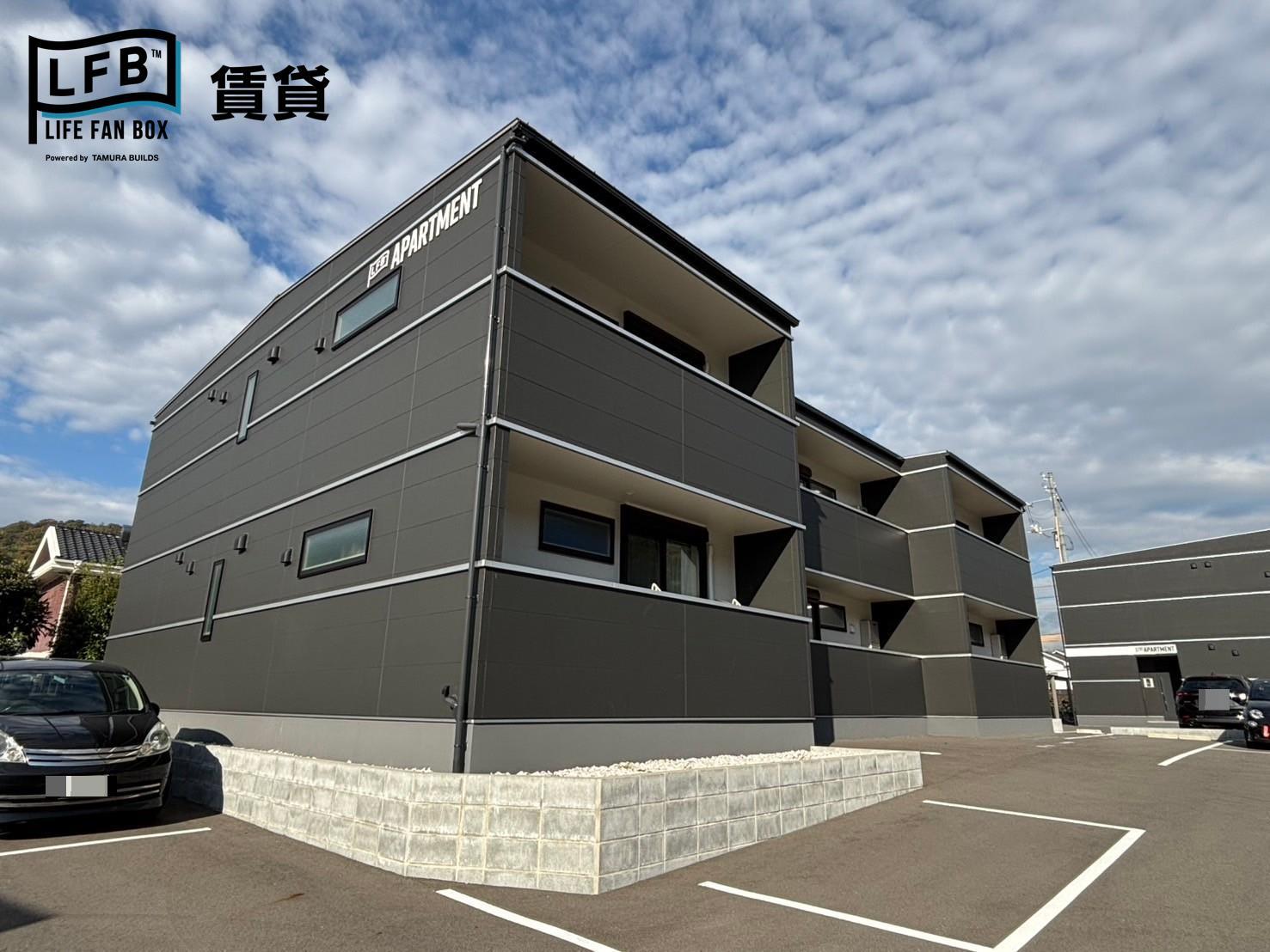 ＬＦＢ　ＡＰＡＲＴＭＥＮＴ新堤町Ａの建物外観