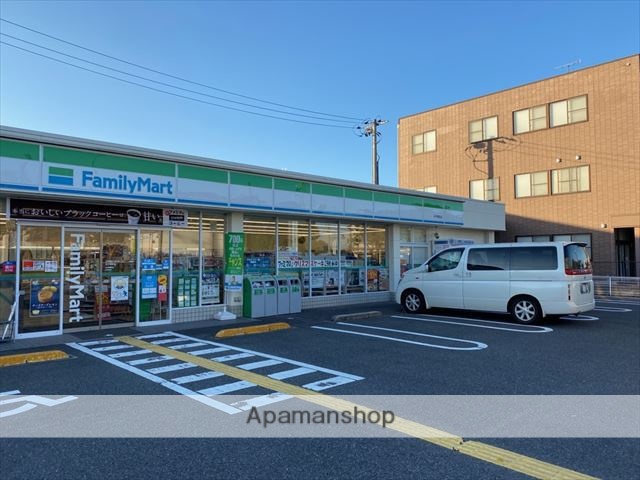 コンビニ　ファミリーマート（コンビニ）まで334m