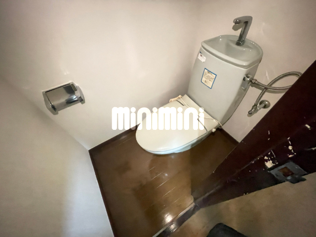 トイレ　暖房便座がついております。