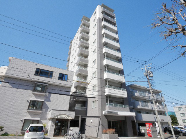 札幌市北区北二十三条西のマンションの建物外観