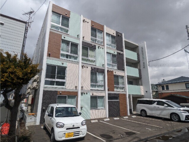 札幌市豊平区水車町のマンションの建物外観