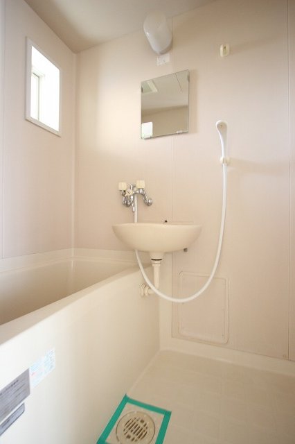 バス・シャワールーム　同物件、別号室のものです。