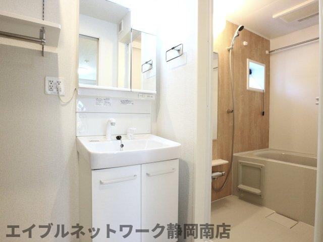 洗面設備　コンパクトで使いやすい洗面所