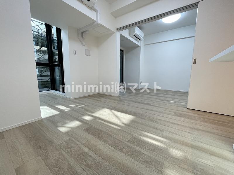 居室・リビング　フローリングの色はお部屋によって異なります