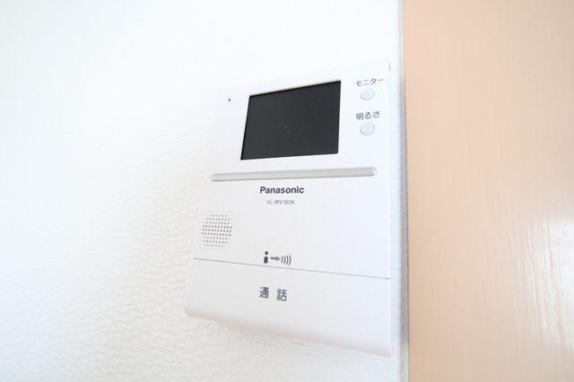 収納　顔映ります