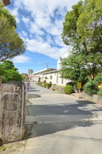 中学校　豊田市立朝日丘中学校（中学校）まで411m