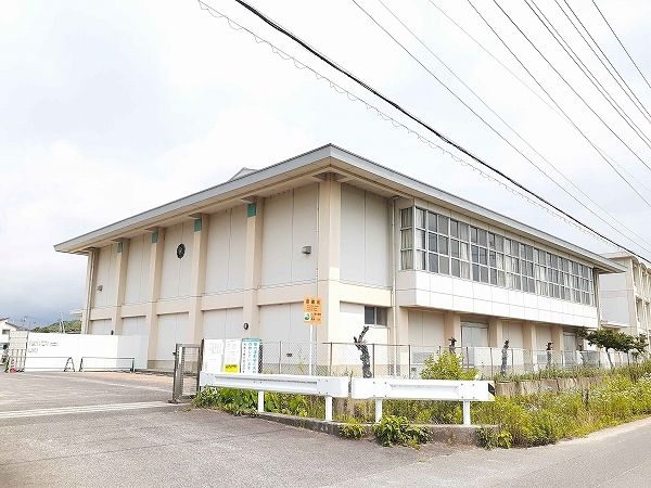 小学校　鈴鹿市立一ノ宮小学校（小学校）まで1100m