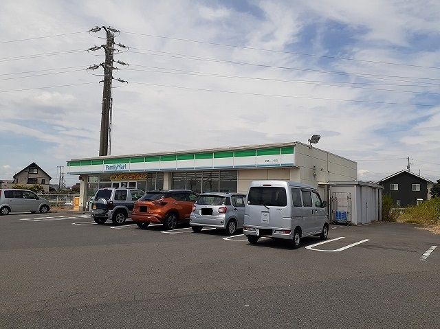 コンビニ　ファミリーマート鈴鹿一ノ宮店（コンビニ）まで700m