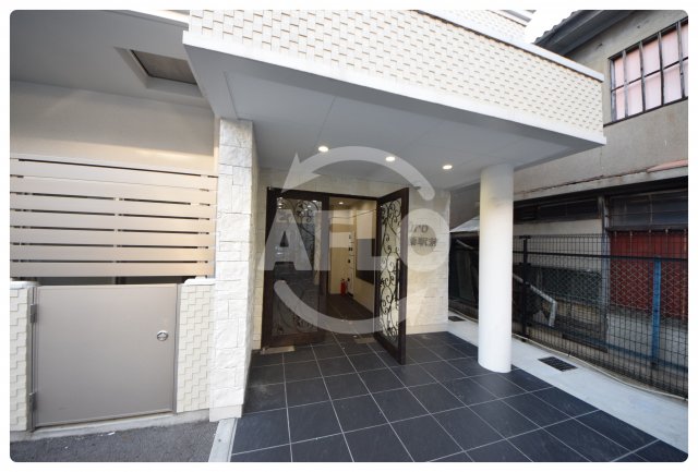 エントランス　U-ro鶴橋駅前（ウーロツルハシエキマエ）　エントランス