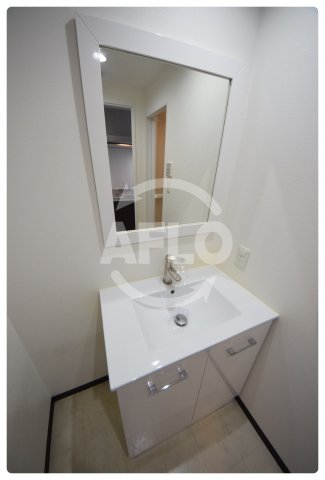 洗面設備　U-ro鶴橋駅前（ウーロツルハシエキマエ）　洗面化粧台