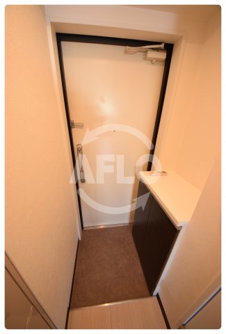 玄関　U-ro鶴橋駅前（ウーロツルハシエキマエ）　玄関