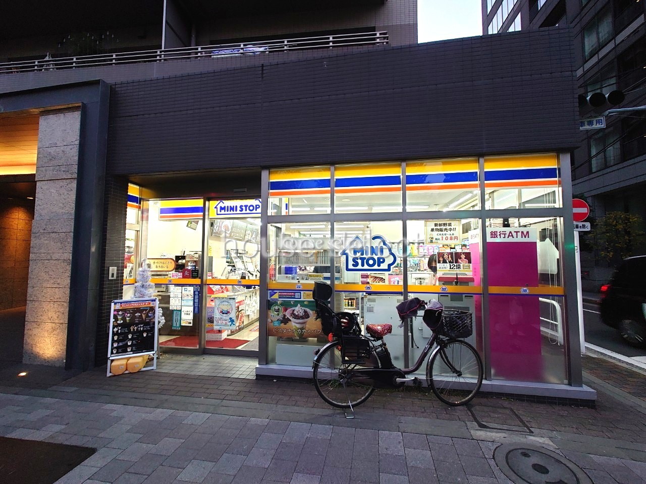 コンビニ　ミニストップ上野池之端店（コンビニ）まで353m