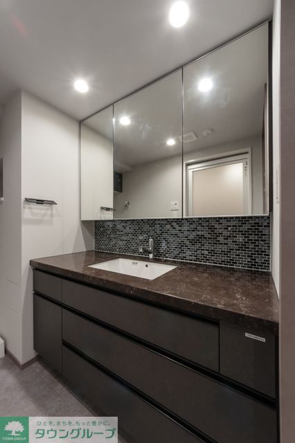 洗面設備　※写真は同タイプ住戸です。