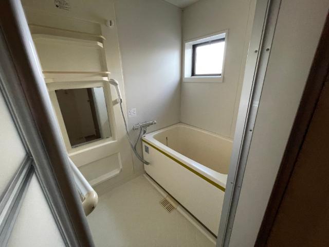 バス・シャワールーム　ゆったりとしたバスルーム