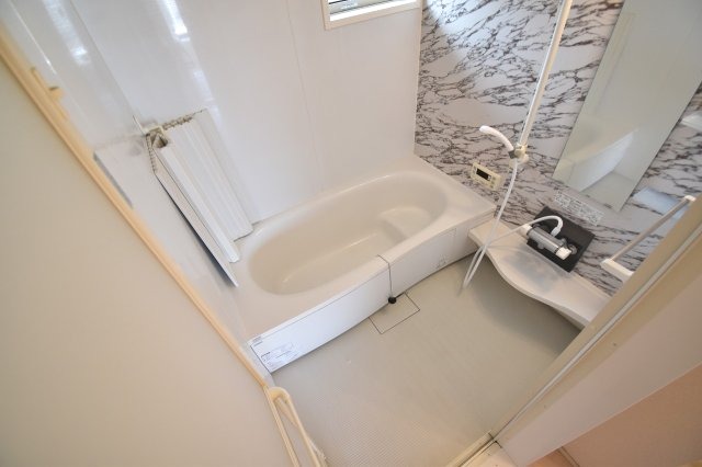 バス・シャワールーム　ゆったり一坪風呂