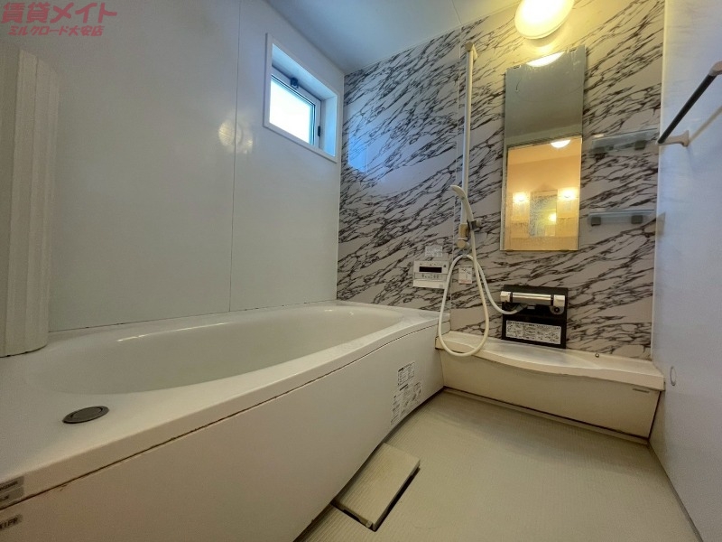 バス・シャワールーム　反転タイプの写真です