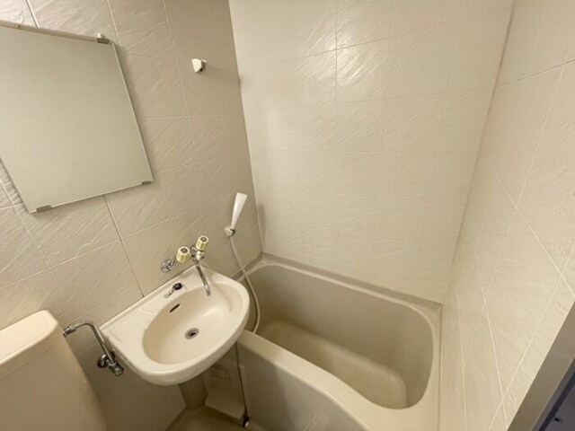 バス・シャワールーム　浴室（洗面台付き）