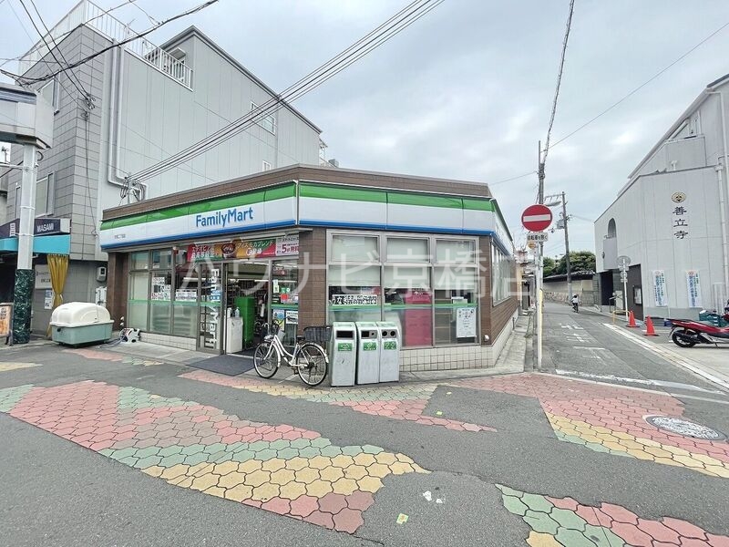 コンビニ　ファミリーマート大宮二丁目店（コンビニ）まで318m