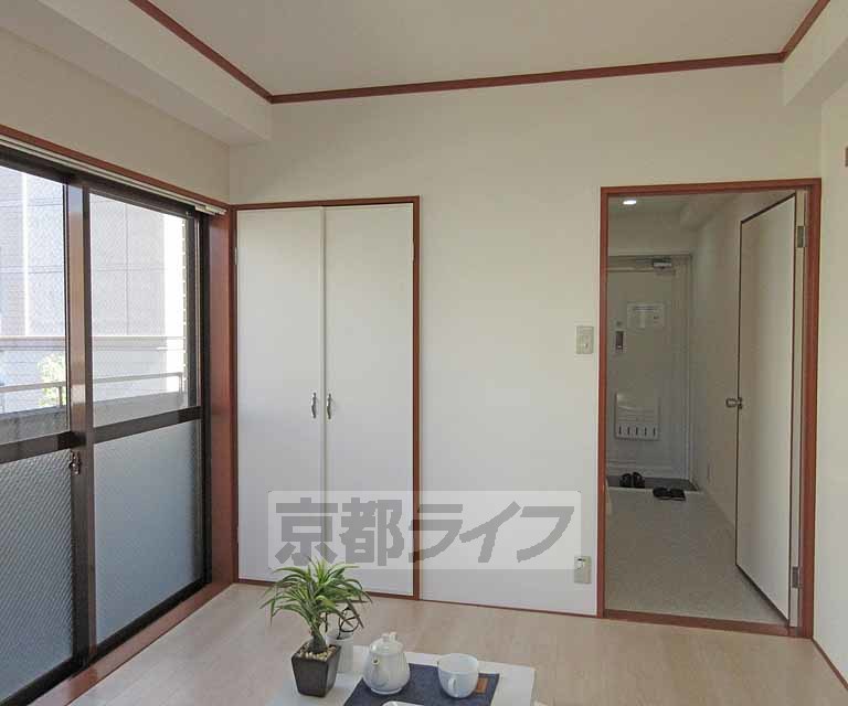 居室・リビング　明るい洋室です