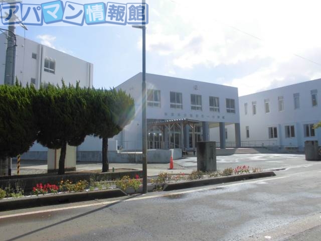 中学校　新潟市立新津第一中学校（中学校）まで1103m