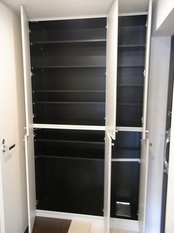 玄関　広々としたシューズボックス