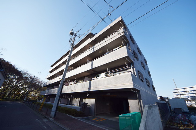 建物外観　～青い空、白い雲っ～