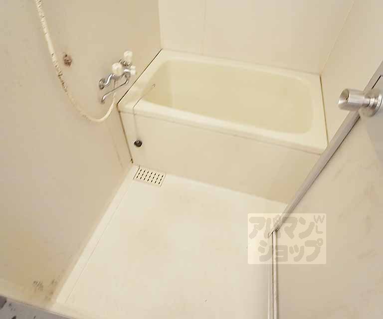 バス・シャワールーム　バスルームです。