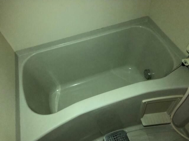 バス・シャワールーム　コンパクトで使いやすいお風呂です