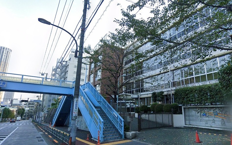 小学校　目黒区立中目黒小学校（中目黒）（小学校）まで982m