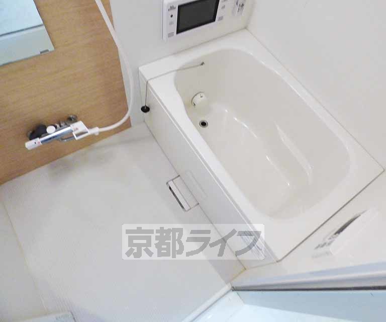 バス・シャワールーム　広々とした浴室です。