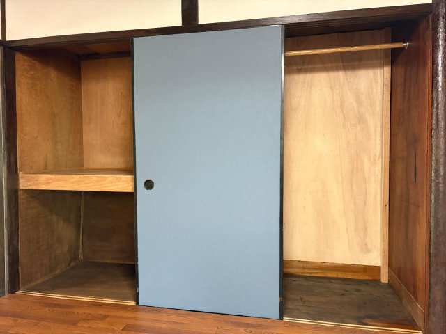 収納　ハンガーパイプ付きで衣類もすっきり収納できます。