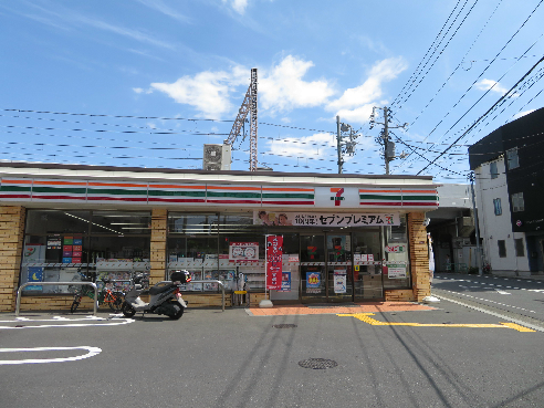 コンビニ　セブンイレブン（コンビニ）まで492m