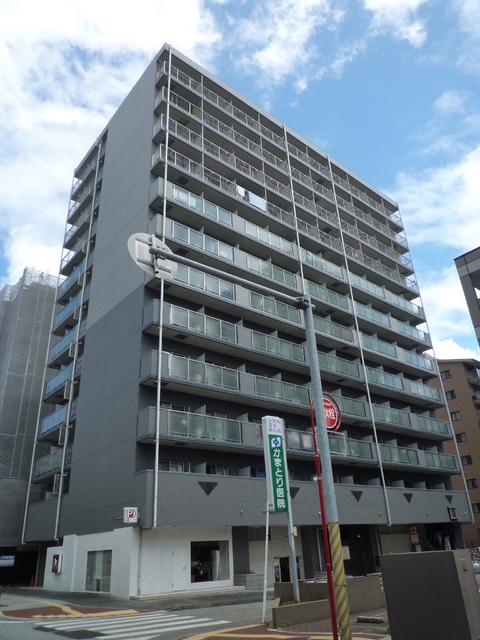 建物外観　道を挟んで目の前にイオンがあり便利な立地です