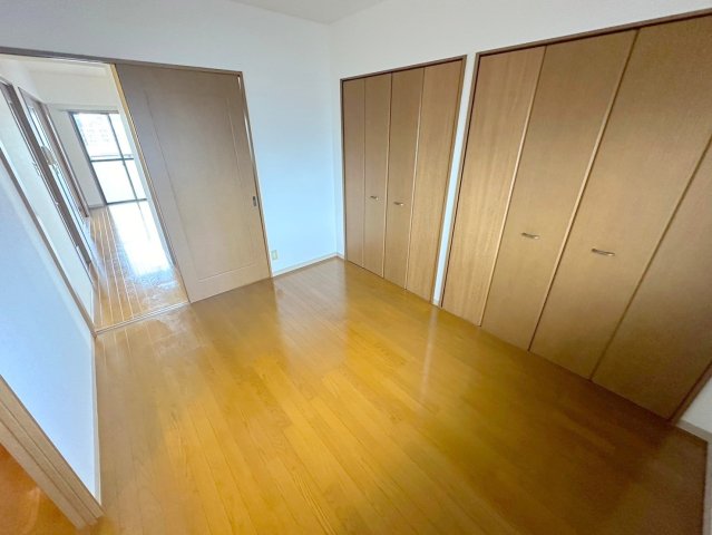 居室・リビング　落ち着いた雰囲気のこのお部屋でゆっくりお休みください。