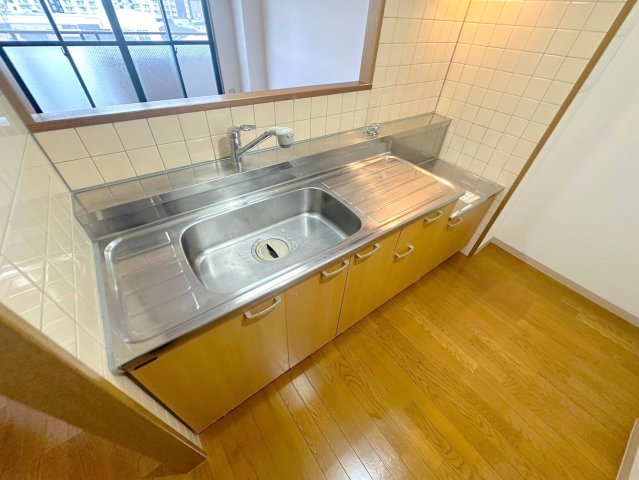 キッチン　あなたの好みに合わせたコンロを置いてくださいね。