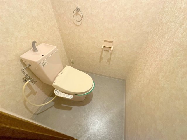 トイレ　綺麗なトイレにはウォシュレット標準装備です。