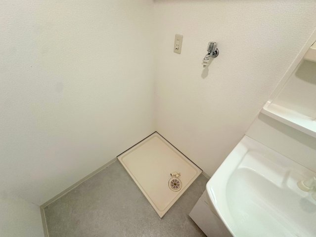 その他設備　嬉しい室内洗濯機置場。これで洗濯機も長持ちしますね。