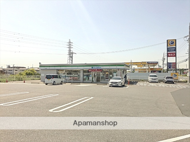 コンビニ　ファミリーマート（コンビニ）まで374m