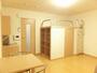 居室・リビング　家具家電設置済みのお部屋です。