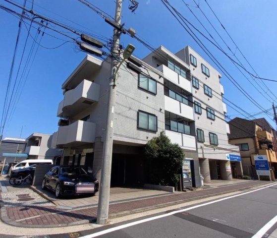 建物外観　鉄筋コンクリートのしっかりしたマンション